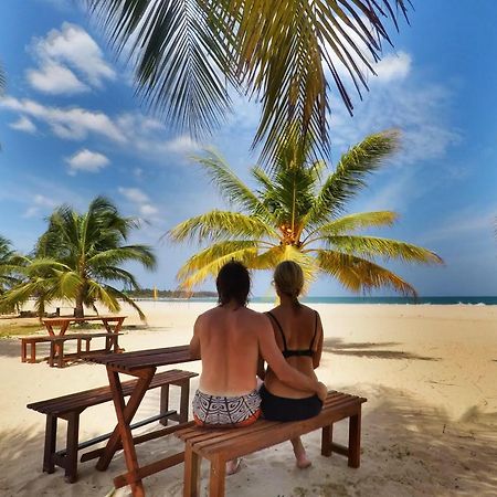 Aqua Marine Beach Resort Pasikuda Luaran gambar