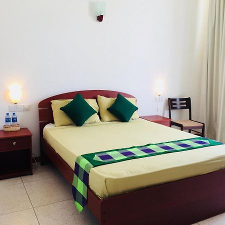 Aqua Marine Beach Resort Pasikuda Luaran gambar