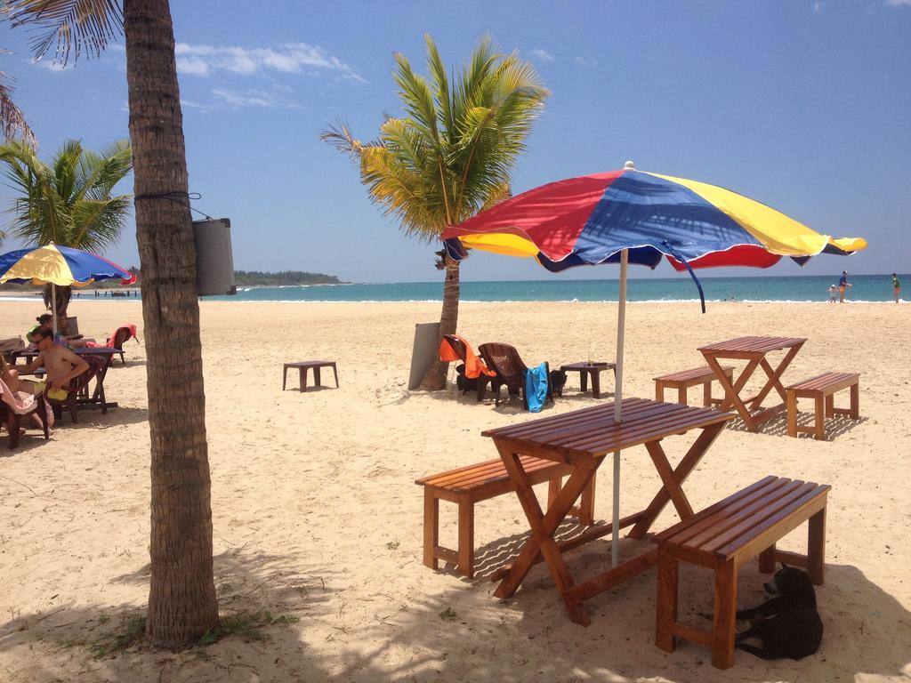 Aqua Marine Beach Resort Pasikuda Luaran gambar