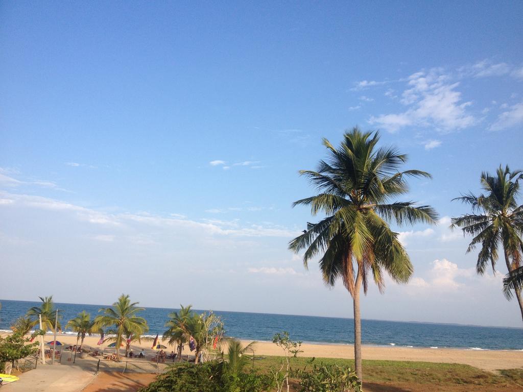 Aqua Marine Beach Resort Pasikuda Luaran gambar