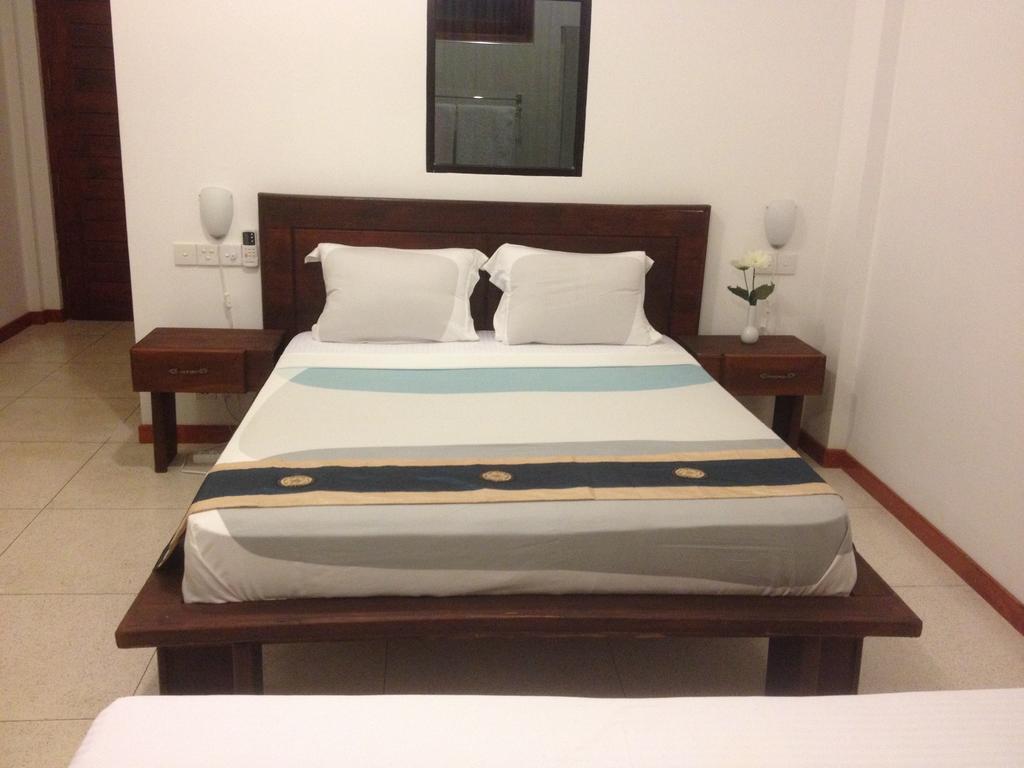 Aqua Marine Beach Resort Pasikuda Luaran gambar