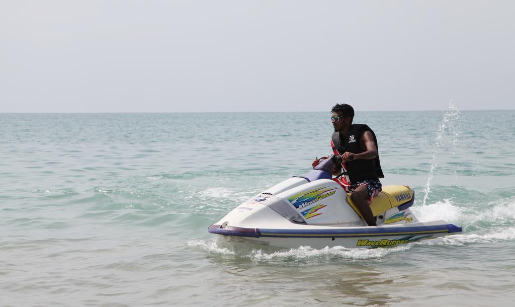 Aqua Marine Beach Resort Pasikuda Bilik gambar