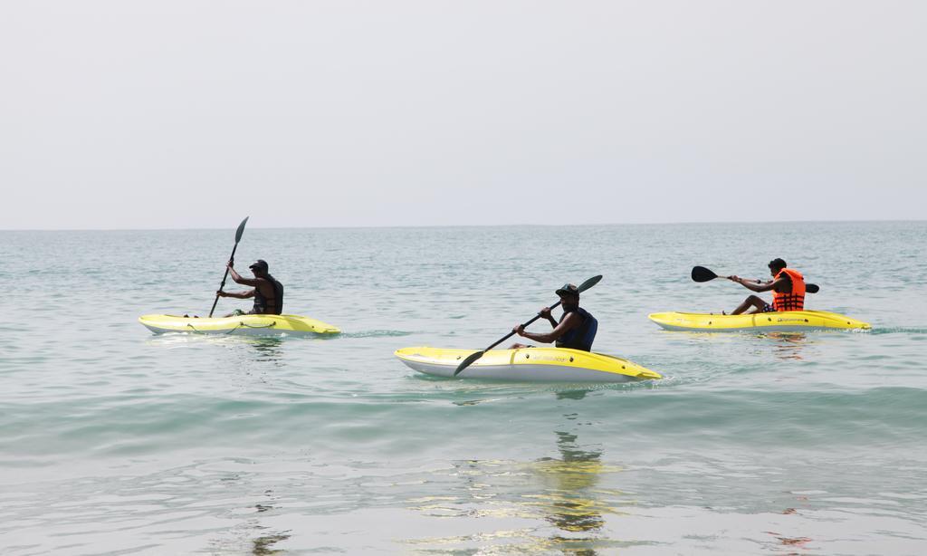 Aqua Marine Beach Resort Pasikuda Bilik gambar