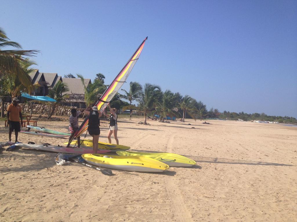 Aqua Marine Beach Resort Pasikuda Bilik gambar