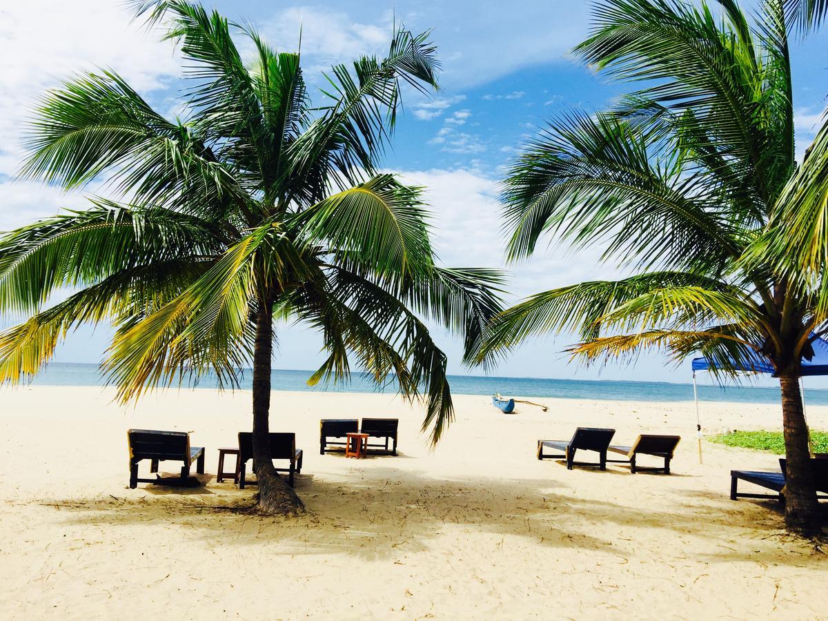 Aqua Marine Beach Resort Pasikuda Luaran gambar