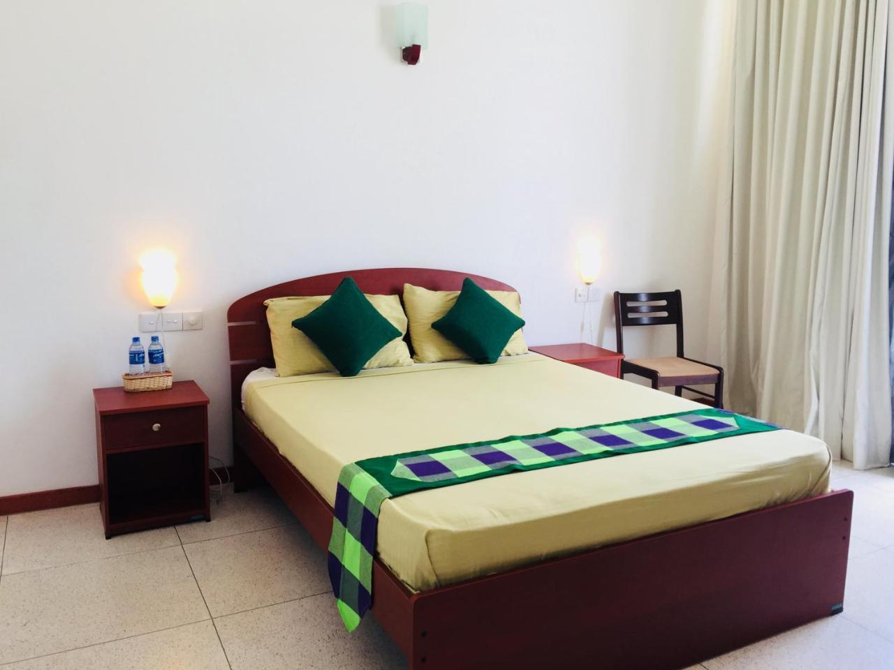 Aqua Marine Beach Resort Pasikuda Luaran gambar
